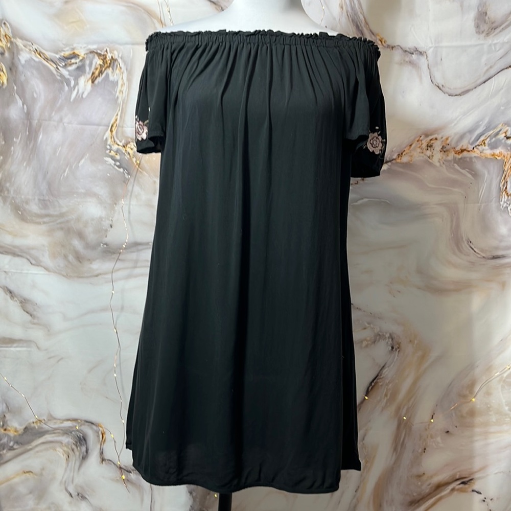 Abercrombie & Fitch Off the Shoulder Dress with Floral Embroidering Black SZ S